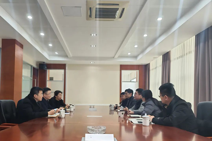 无锡团市委书记薛皓月一队走访调研洲翔企业