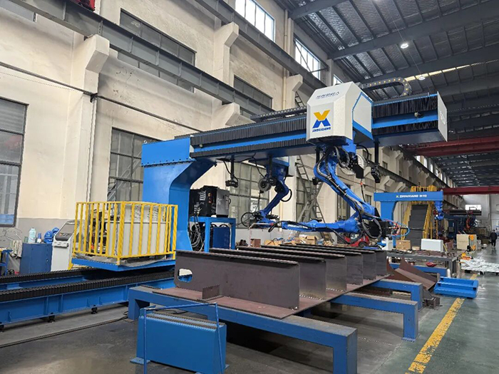 洲翔双机协同悬臂式智能焊接机器人